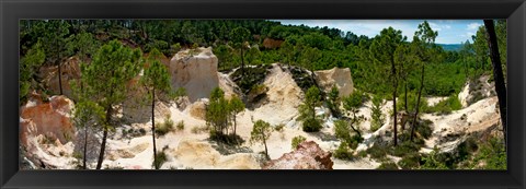 Framed High angle view of eroded red cliffs, Roussillon, Vaucluse, Provence-Alpes-Cote d&#39;Azur, France Print