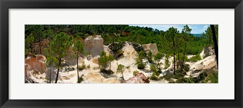 Framed High angle view of eroded red cliffs, Roussillon, Vaucluse, Provence-Alpes-Cote d&#39;Azur, France Print