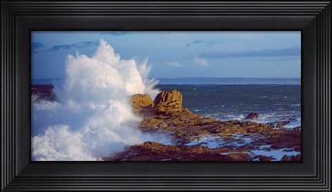 Framed Waves crashing on rocks at wild coast, Saint-Guenole, Morbihan, Brittany, France Print