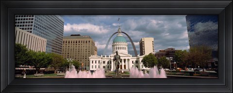 Framed Government building and fountain surrounded by Gateway Arch, Old Courthouse, St. Louis, Missouri, USA Print