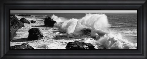Framed Waves breaking on the coast, Santa Cruz, California (black and white) Print