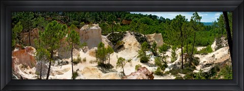 Framed High angle view of eroded red cliffs, Roussillon, Vaucluse, Provence-Alpes-Cote d&#39;Azur, France Print