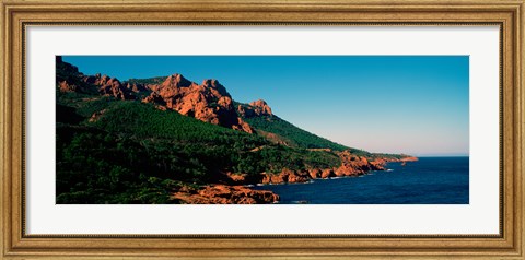 Framed Red rocks in the late afternoon summer light at coast, Esterel Massif, French Riviera, Provence-Alpes-Cote d&#39;Azur, France Print