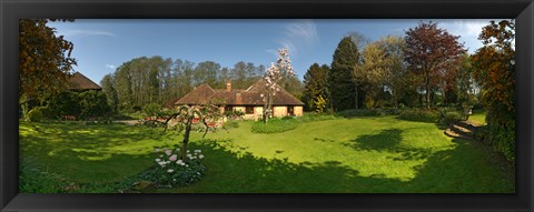 Framed Millstream cottages, Egerton, Kent, England Print