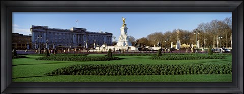 Framed Queen Victoria Memorial at Buckingham Palace, London, England Print