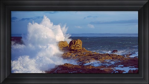 Framed Waves crashing on rocks at wild coast, Saint-Guenole, Morbihan, Brittany, France Print