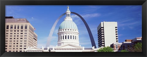 Framed Government building surrounded by Gateway Arch, Old Courthouse, St. Louis, Missouri, USA Print