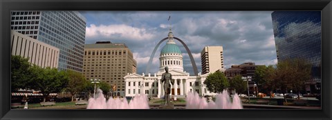 Framed Government building and fountain surrounded by Gateway Arch, Old Courthouse, St. Louis, Missouri, USA Print