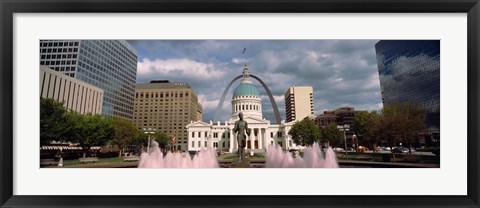 Framed Government building and fountain surrounded by Gateway Arch, Old Courthouse, St. Louis, Missouri, USA Print