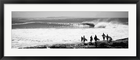 Framed Silhouette of surfers standing on the beach, Australia (black and white) Print