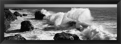 Framed Waves breaking on the coast, Santa Cruz, California (black and white) Print