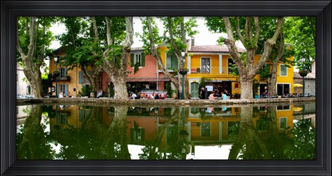 Framed Market at the waterfront, Place de l&#39;Etang, Cucuron, Vaucluse, Provence-Alpes-Cote d&#39;Azur, France Print