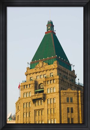 Framed Low angle view of a hotel, Peace Hotel, The Bund, Shanghai, China Print