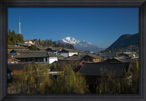 Framed High angle view of houses and Jade Dragon Snow Mountain viewed from Mu Family Mansion, Old Town, Lijiang, Yunnan Province, China Print