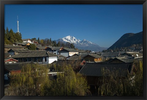 Framed High angle view of houses and Jade Dragon Snow Mountain viewed from Mu Family Mansion, Old Town, Lijiang, Yunnan Province, China Print