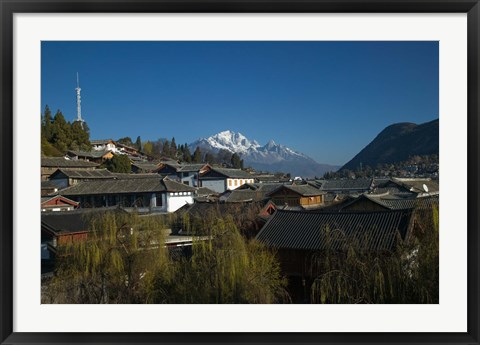 Framed High angle view of houses and Jade Dragon Snow Mountain viewed from Mu Family Mansion, Old Town, Lijiang, Yunnan Province, China Print