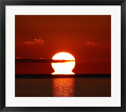 Framed omega-shaped sunrise above the water in Buenos Aires, Argentina Print