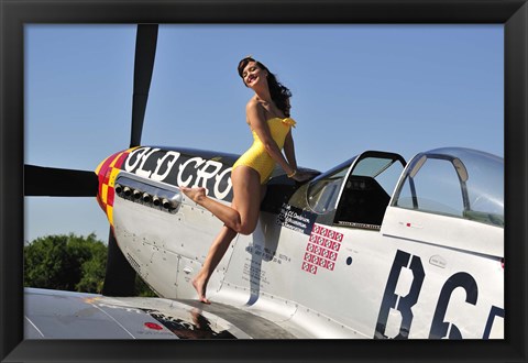 Framed Beautiful 1940&#39;s style pin-up girl posing with a P-51 Mustang Print