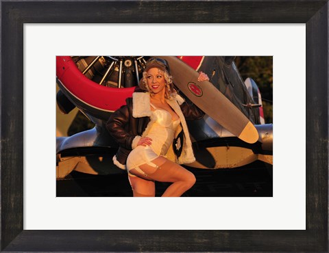 Framed 1940&#39;s pin-up girl posing with a vintage T-6 Texan aircraft Print