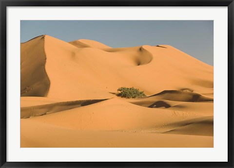 Framed MOROCCO, Tafilalt, MERZOUGA: Erg Chebbi Desert Print