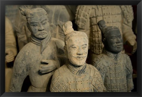 Framed Ranks and uniroms of terra cotta warrior figures Print