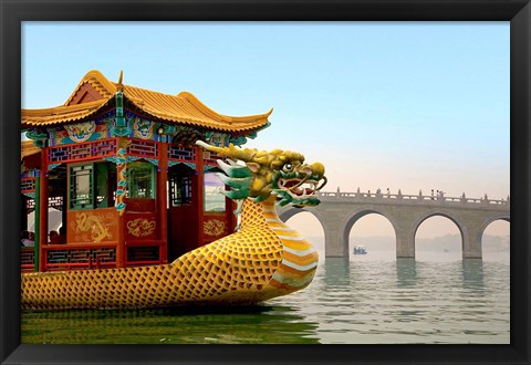 Framed Summer Palace, a traditional Dragon Boat passes the Seventeen Arch Bridge, Kunming lake, Beijing, China Print