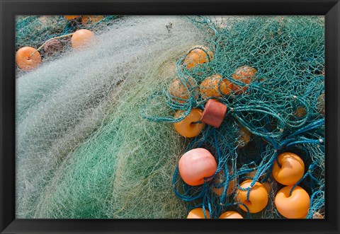 Framed Fisherman harvesting fish on the beach, Goa, India Print