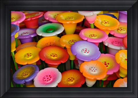 Framed Circular Carved wooden flowers at market, Bo Sang, Chiang Mai, Thailand Print