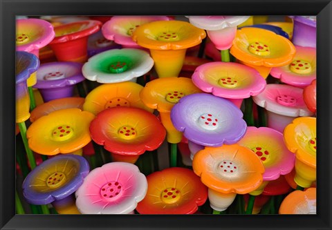 Framed Circular Carved wooden flowers at market, Bo Sang, Chiang Mai, Thailand Print