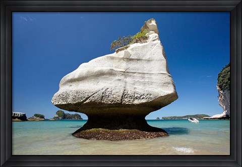 Framed Rock formation, Mares Leg Cove, North Island, New Zealand Print