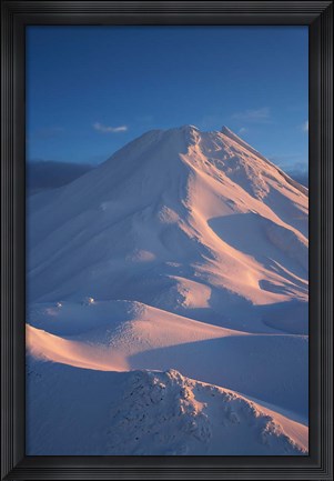 Framed Syme Hut, Fanthams Peak, North Island, New Zealand Print