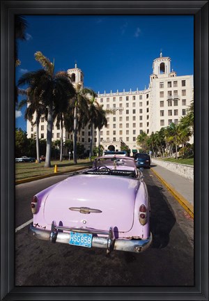 Framed Cuba, Havana, Hotel Nacional, 1950s Classic car Print