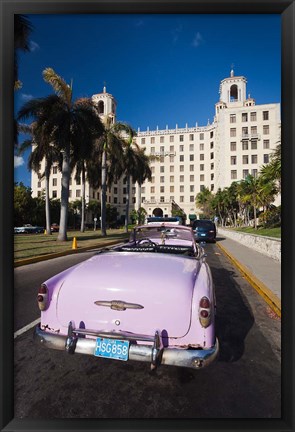 Framed Cuba, Havana, Hotel Nacional, 1950s Classic car Print