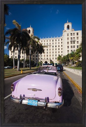 Framed Cuba, Havana, Hotel Nacional, 1950s Classic car Print