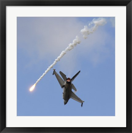 Framed F-16AM Fighting Falcon spitting Flare Print