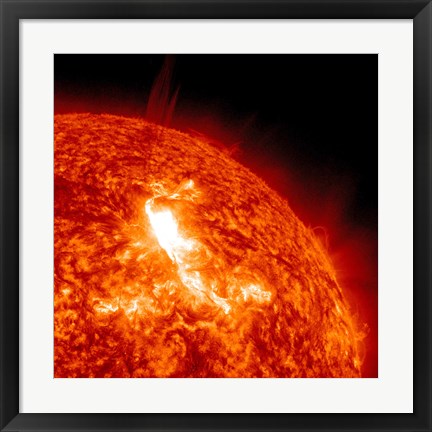 Framed M87 Class Flare Erupts on the Sun&#39;s surface Print