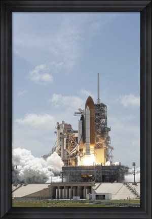 Framed Space shuttle Atlantis lifts off Print