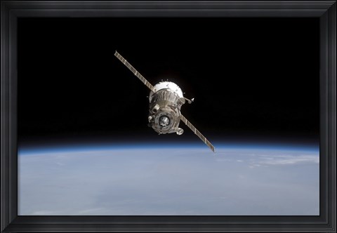 Framed Soyuz TMA-11 Spacecraft Above Earth&#39;s Horizon Print