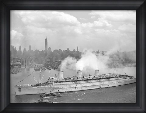 Framed RMS Queen Mary in New York Harbor Print