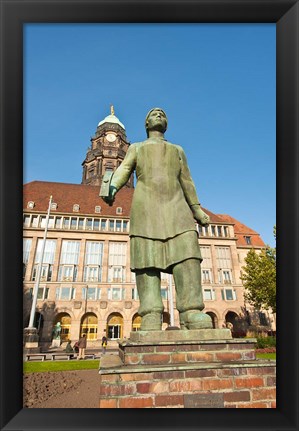 Framed Trummerfrauen Statue Print