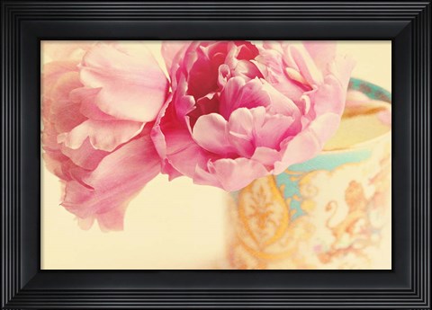 Framed Elegant Vase Print