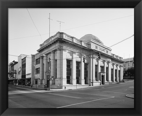 Framed GENERAL VIEW, MAIN ST. FACADE ON LEFT, NINTH ST. ON RIGHT - Lynchburg National Bank, Ninth and Main Streets, Lynchburg Print