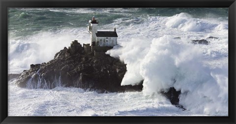 Framed Phare de Tavennec Print