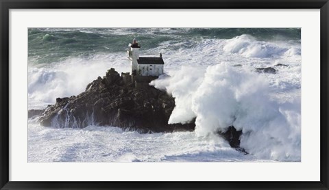 Framed Phare de Tavennec Print