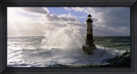 Framed Phare d&#39; Ar-Men pres de l&#39;ile de Sein Print