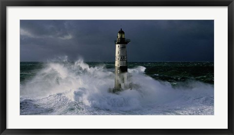 Framed Phare d&#39; Ar-Men lors d&#39; une Tempete Print