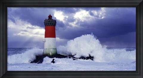 Framed Phare des Pierres-noires lors d&#39;une Tempete Print