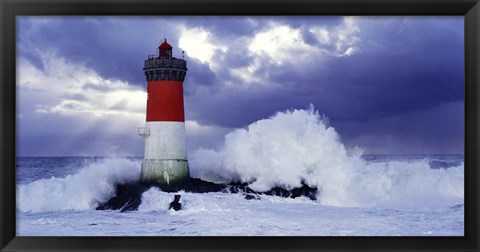 Framed Phare des Pierres-noires lors d&#39;une Tempete Print