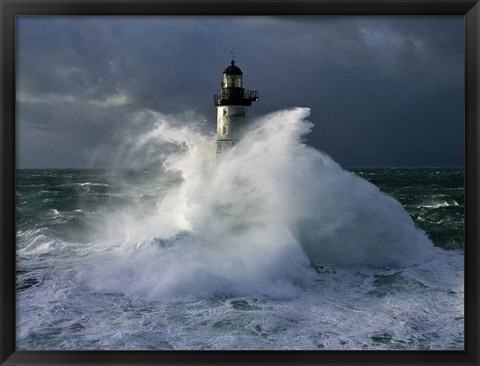 Framed Phare d&#39; Ar-Men Print