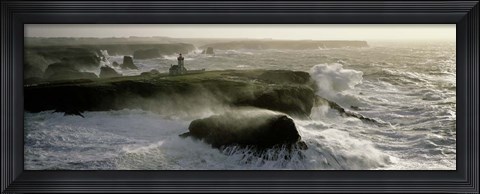 Framed Phare des Poulains lors d&#39; une Tempete Print